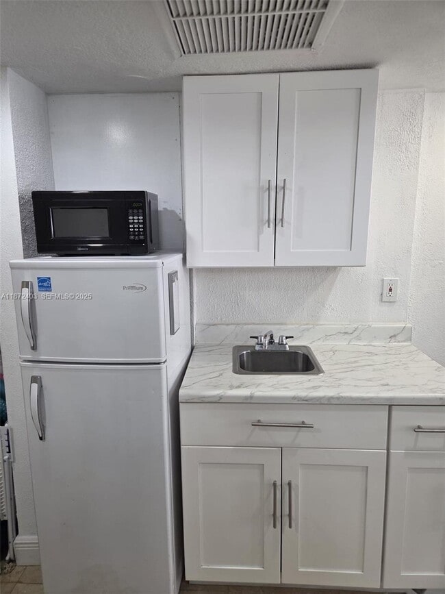 Building Photo - 19201 Collins Ave