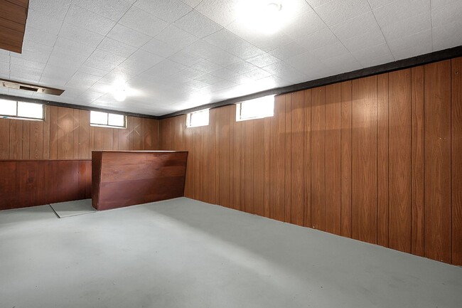 Building Photo - Newly Updated 3 Bedroom Home with Garage &...