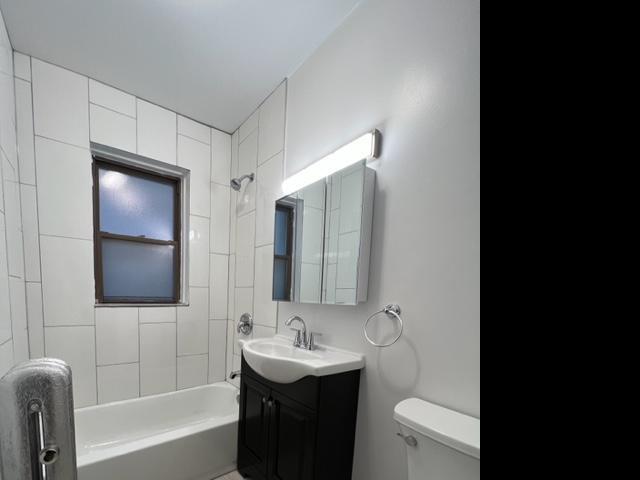 Building Photo - 1 bedroom in Chicago IL 60660