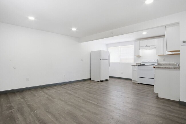 Building Photo - Convenient Location 1 bed 1 bath apartment - HVAC