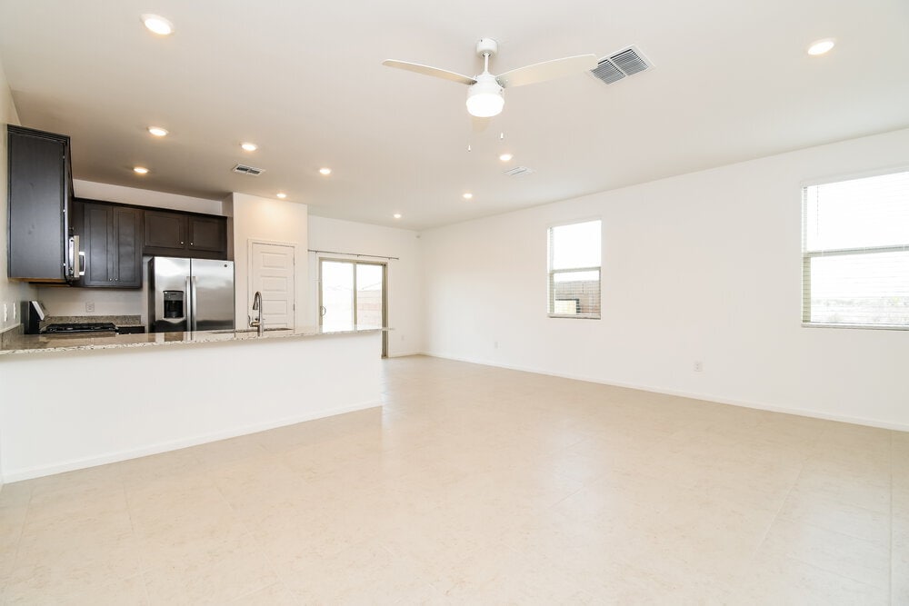 Building Photo - 10410 W Beaman Ln