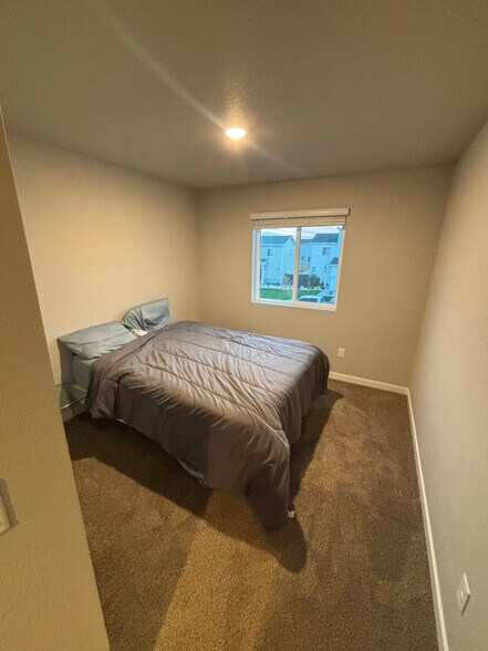 Building Photo - 351 Blanket Flower St