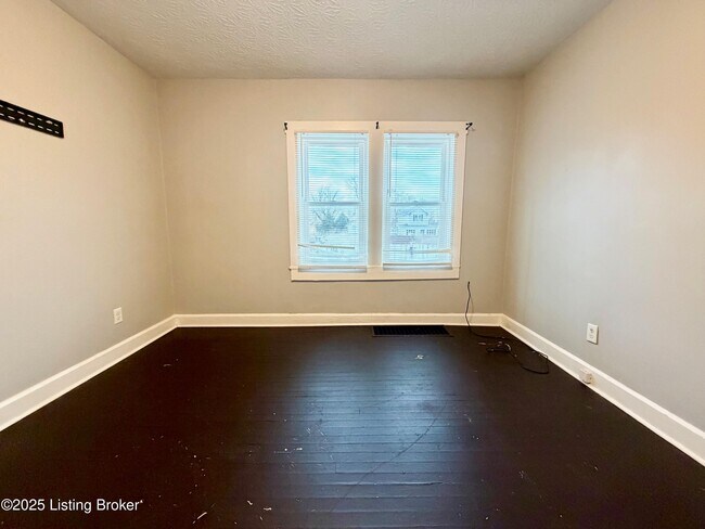 Building Photo - 121 E 14th St