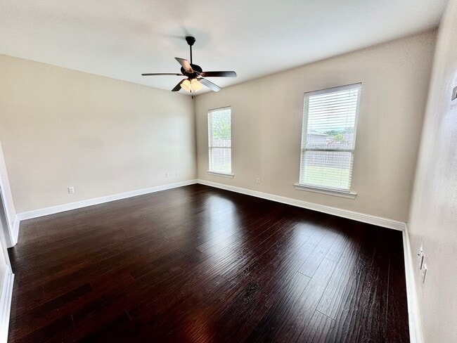 Building Photo - 4 Bedroom House Located in Prairieville with Spacious Rooms and a Large Backyard
