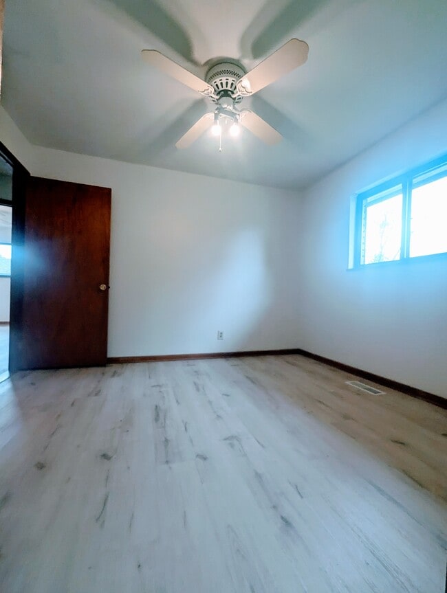 Building Photo - 11124 Farr Dr