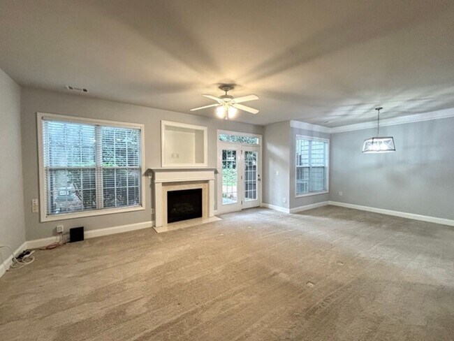 Building Photo - 2408 Strand Ave