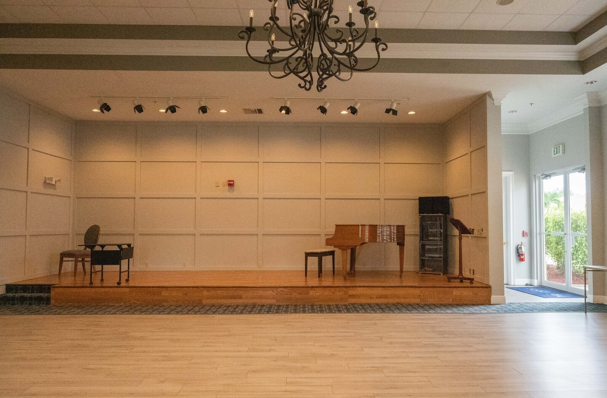 Building Photo - 5 High Point Cir W