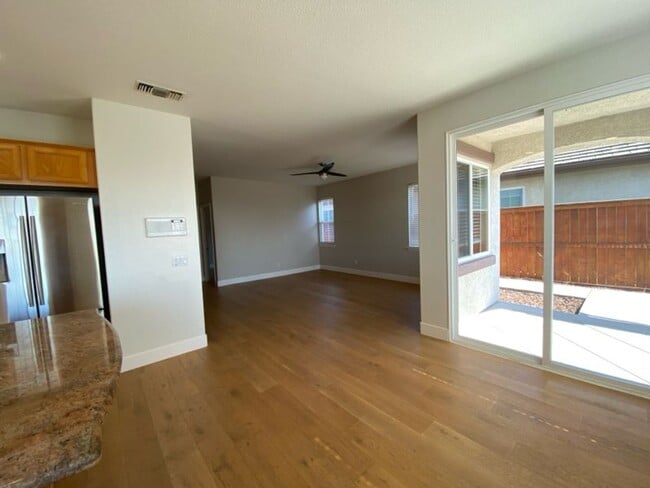 Building Photo - Great 5 Bd/3Bth in the San Marcos Santa Fe...