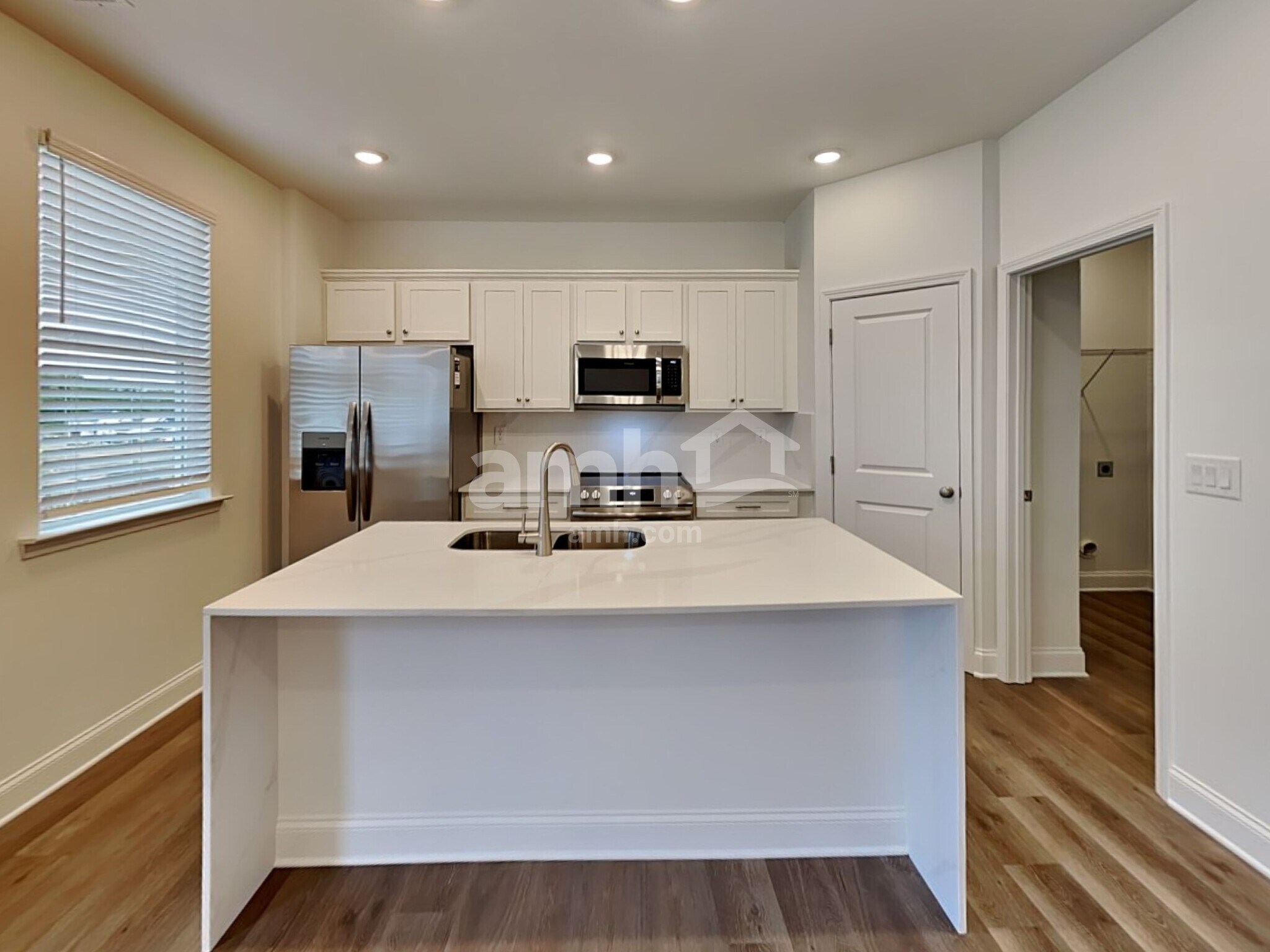 Building Photo - 1001 Highland Walk