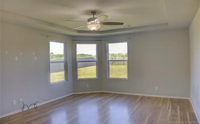 Building Photo - Welcome to this cozy home!