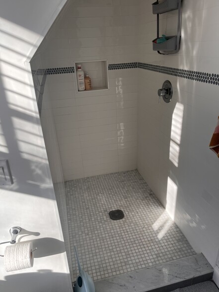 Building Photo - 196 Sheephill Rd