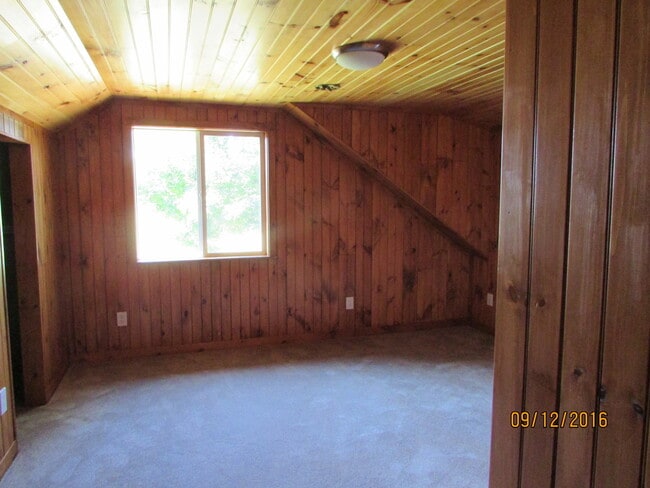 Building Photo - Beautiful Country Cabin