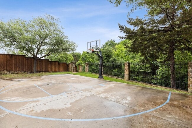 Building Photo - 1088 Pondview Dr