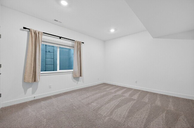 Building Photo - 6311 Stable View St