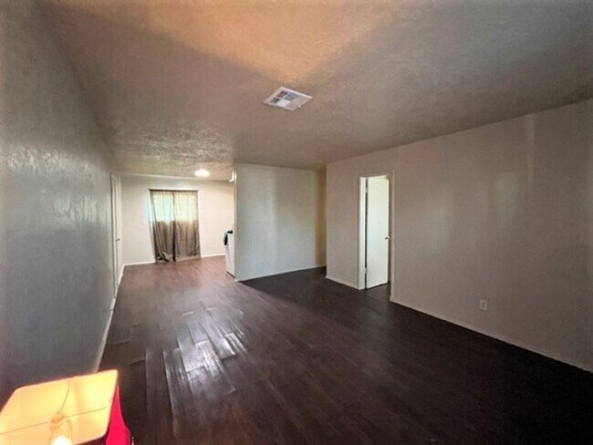 Building Photo - 2605 SE 50th St