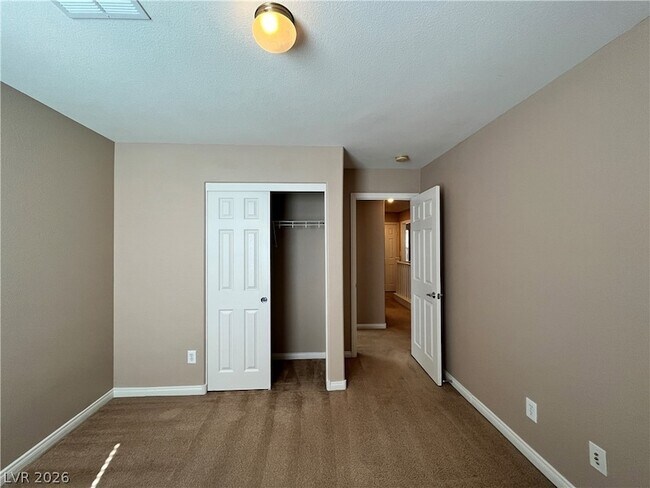 Building Photo - 548 Ivy Spring St