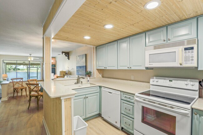 Building Photo - 623 Bayou Dr