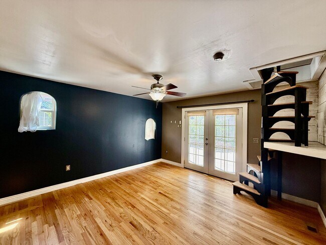 Building Photo - Charming 1925 Hillside Bungalow | Downtown Colorado Springs