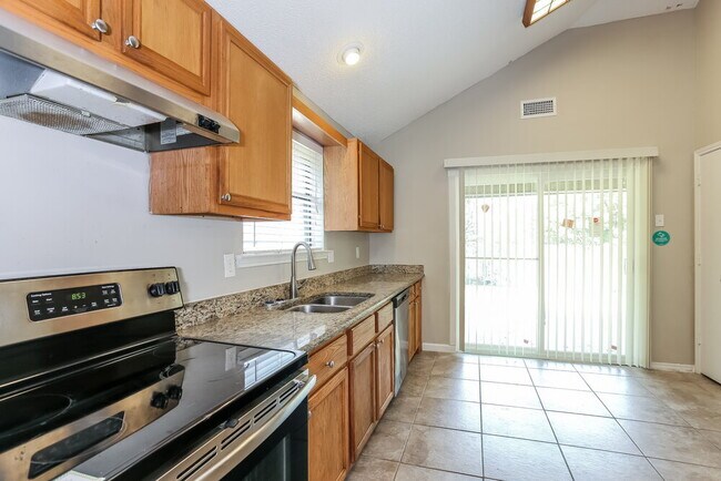 Building Photo - 6328 Canyon Cir