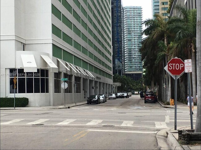 Building Photo - 1200 Brickell Bay Dr