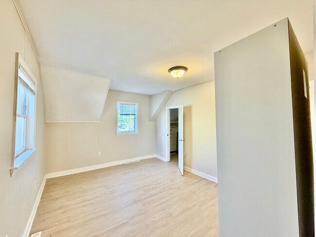 Building Photo - 21 Storrs Ave