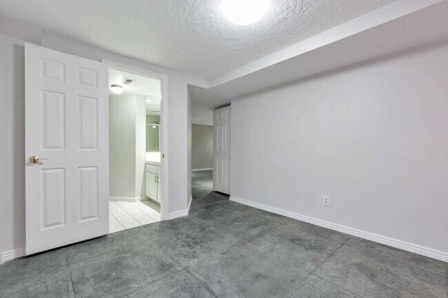 Building Photo - Charming 3-Bedroom Taylorsville Home with 3.5 Baths and Spacious Living