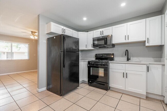 Building Photo - 4423 N 23rd Ave