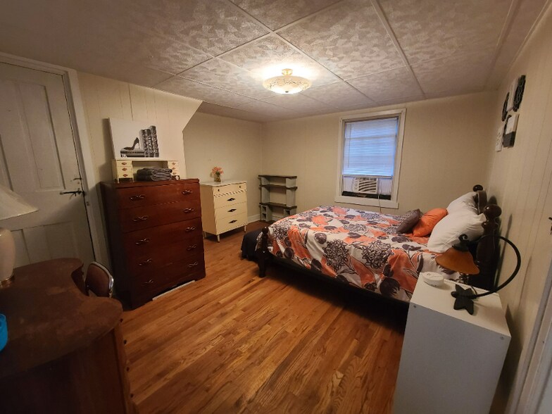 Building Photo - 258 Ann St