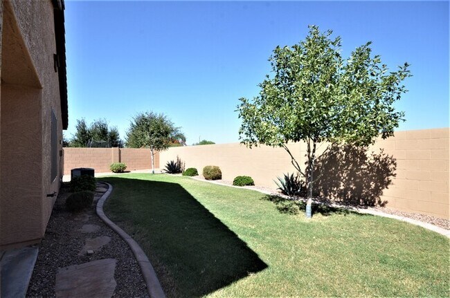 Building Photo - 998 W Desert Sky Dr