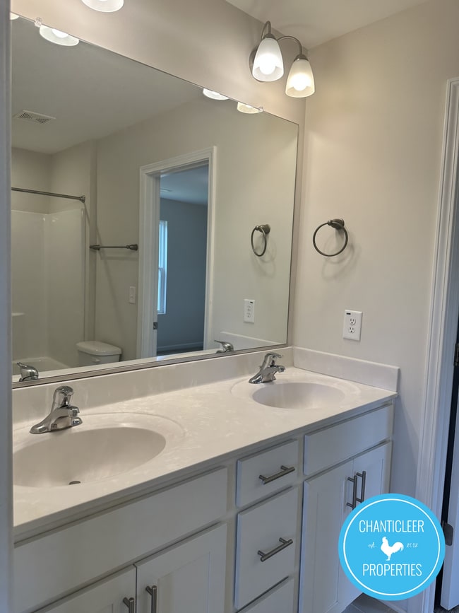 Building Photo - 2528 Reynolds Dr