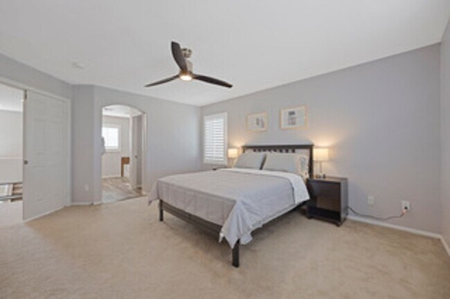 Building Photo - SE!! Pebble and Pollock!! Crystal Springs!...