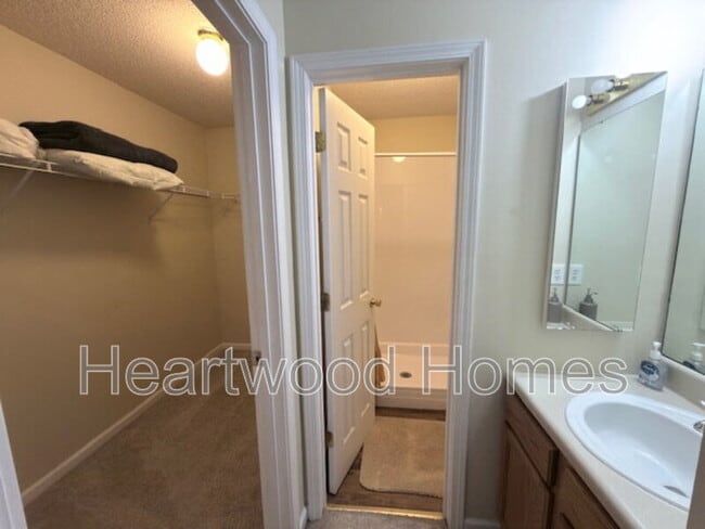 Building Photo - 264 Orchard Hill Dr