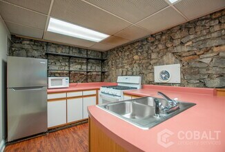 Building Photo - 867 Rosedale Rd NE