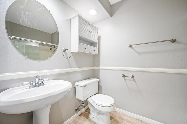 Building Photo - 2726 Dunstan Dr