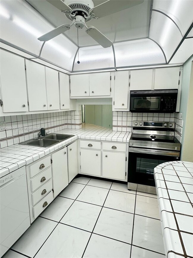 Building Photo - 300 Galen Dr