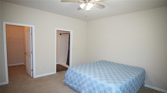 Building Photo - 813 Blue Hill Ln