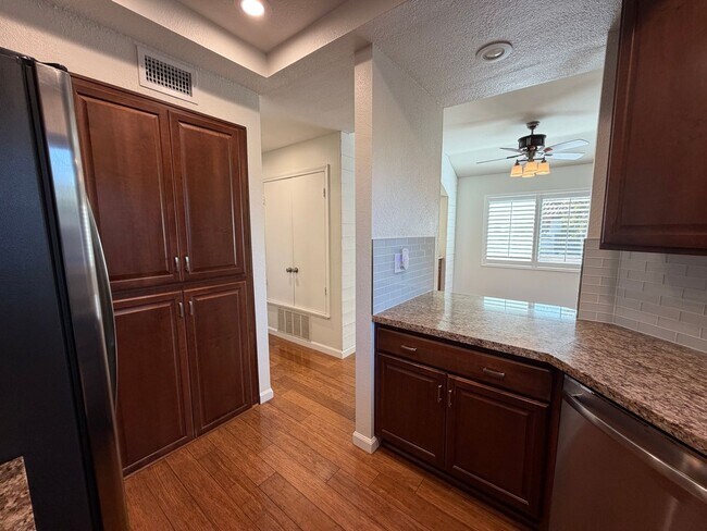 Building Photo - Very Private Carriage Unit Available Now!