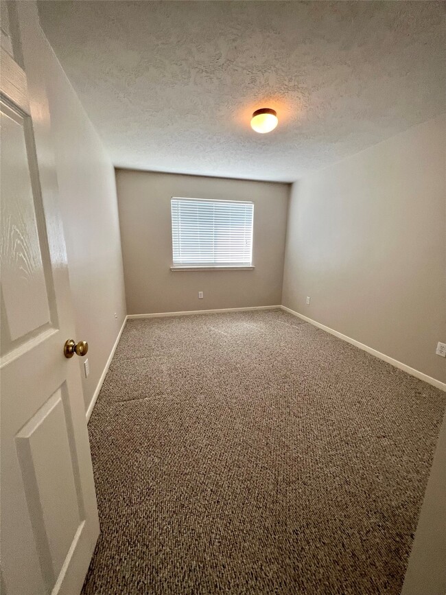 Building Photo - 7535 Park Bend Ln