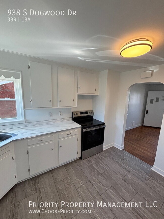 Building Photo - 938 S Dogwood Dr