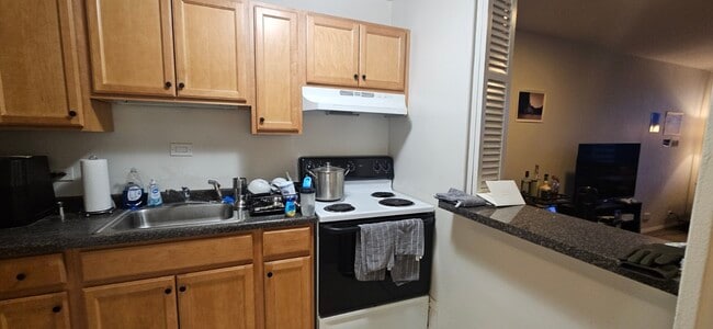 Building Photo - 555 W Cornelia Ave