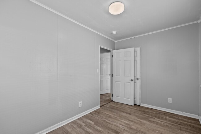 Building Photo - 313 N 42nd St