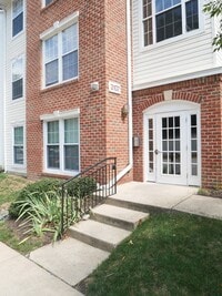 Building Photo - Spacious 2nd Floor Condo in Russett – Prime Laurel Location!
