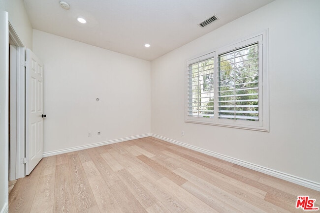 Building Photo - 675 Poplar St