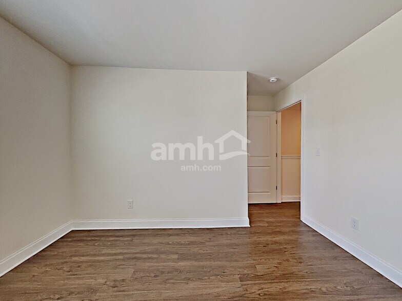 Building Photo - 143 Willowbrook Dr