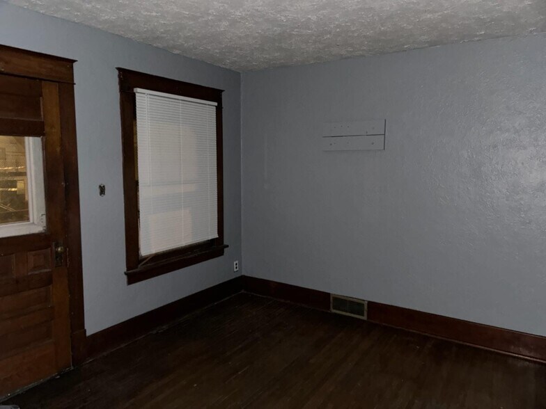 Building Photo - 2743 Niagara St