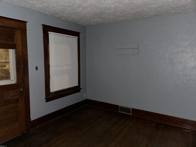 Building Photo - 2743 Niagara St