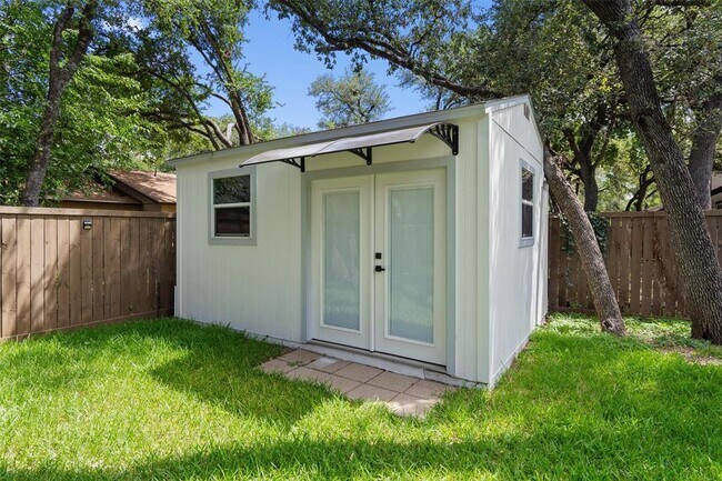 Building Photo - 9730 Anderson Village Dr