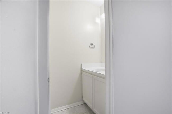 Building Photo - 710 Waters Dr