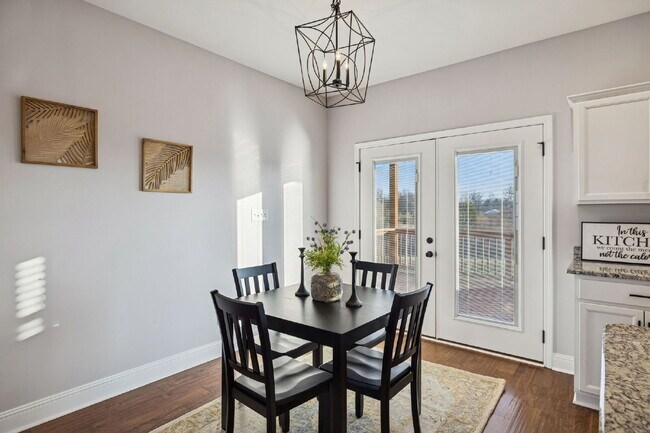Building Photo - Quiet cut-de-sac living with country views!