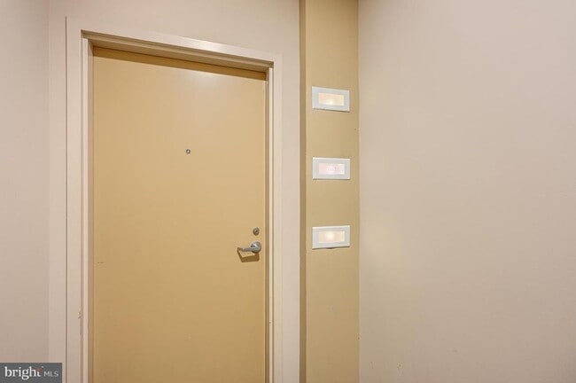 Building Photo - 1211 Light St